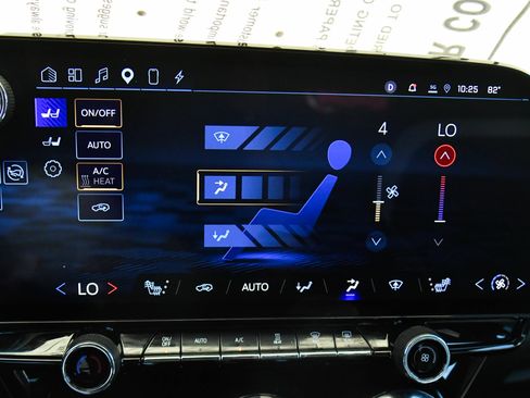Used 2024 Chevrolet Blazer EV LT AWD/4WD image 32