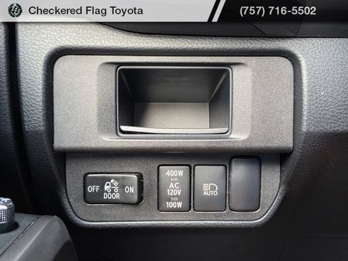 Used 2018 Toyota Tacoma TRD Off-Road AWD/4WD image 11