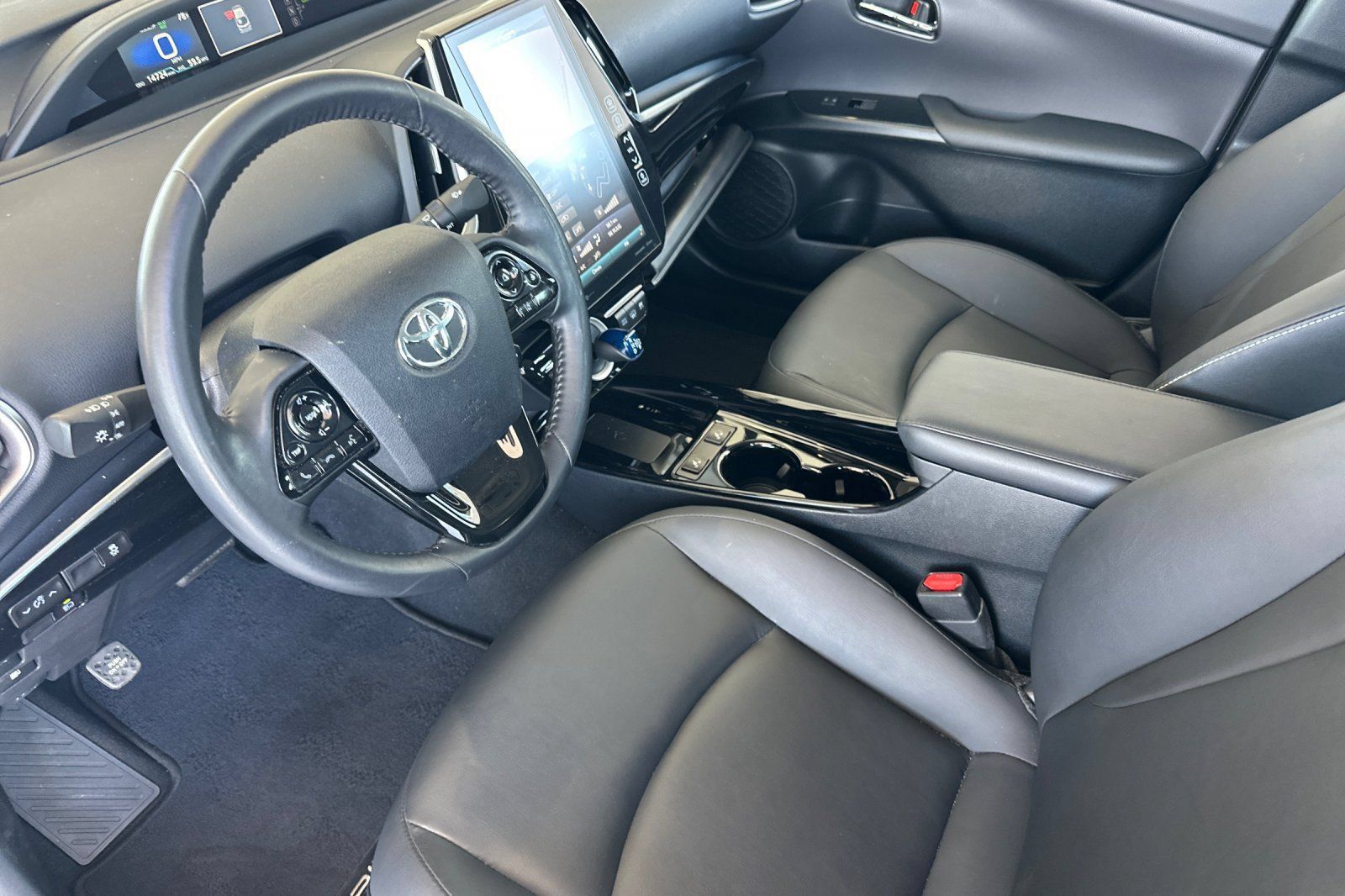 Used 2021 Toyota Prius Prime XLE w/ Carpet Mat Package (TMS) FWD image 9