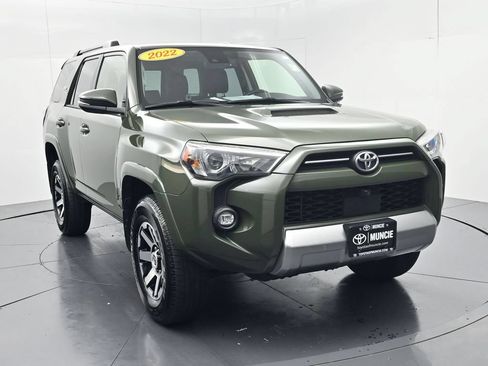 Used 2022 Toyota 4Runner TRD Off-Road Premium AWD/4WD image 2