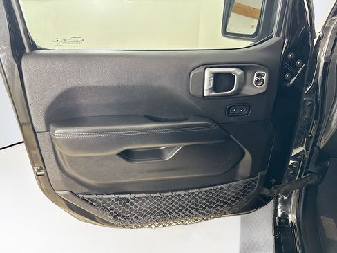 Used 2020 Jeep Wrangler Unlimited Sahara AWD/4WD image 11