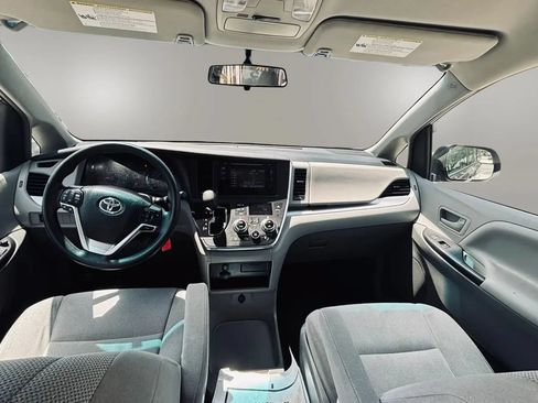 Used 2016 Toyota Sienna L FWD image 14