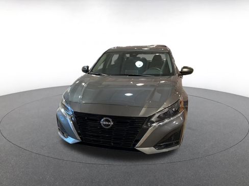 Used 2025 Nissan Altima 2.5 SV image 7