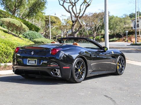 Used 2010 Ferrari California image 5