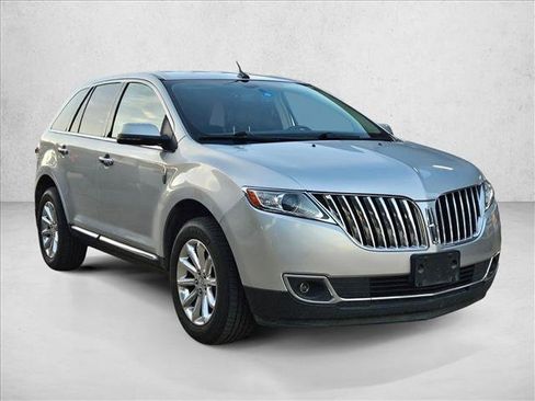 Used 2013 Lincoln MKX AWD image 3
