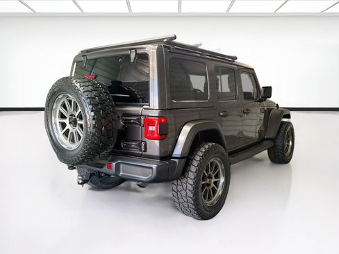 Used 2018 Jeep Wrangler Unlimited Sahara AWD/4WD image 4