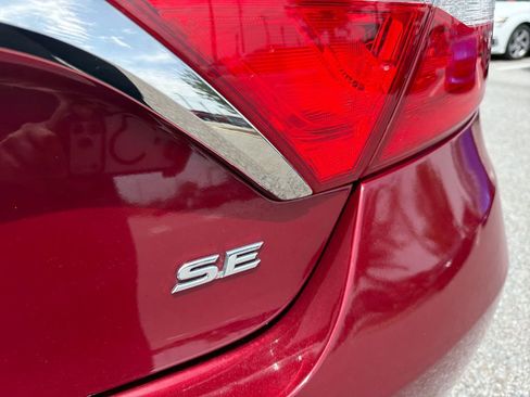 Used 2017 Toyota Camry SE FWD image 11