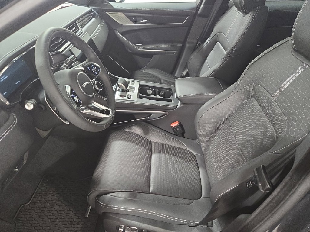 New 2026 Jaguar F-PACE R-Dynamic S AWD/4WD image 23