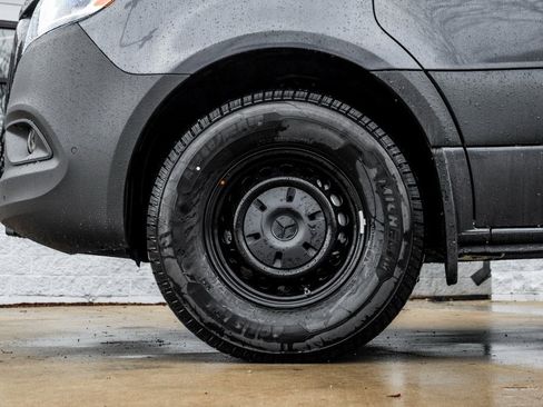 Used 2025 Mercedes-Benz Sprinter 2500 image 5