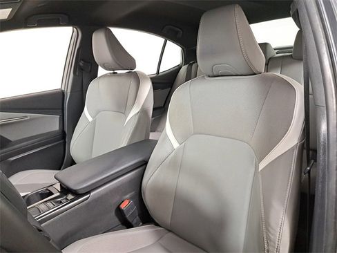 Used 2025 Toyota Camry SE image 20