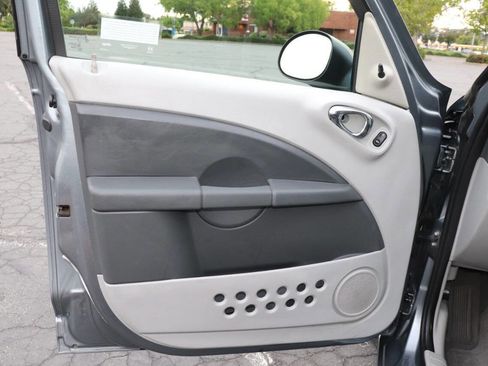 Used 2009 Chrysler PT Cruiser FWD image 10