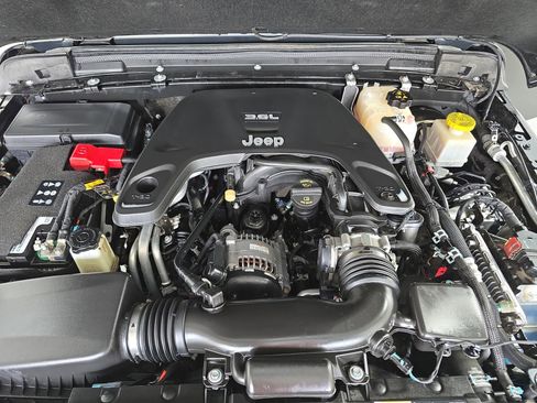 Used 2020 Jeep Gladiator Overland AWD/4WD image 29