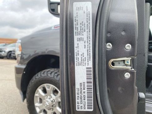 Used 2024 RAM 2500 Laramie AWD/4WD image 34