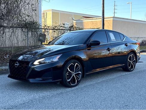 Certified 2023 Nissan Altima 2.5 SR image 3