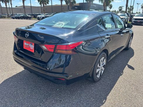 Used 2024 Nissan Altima 2.5 S FWD image 6