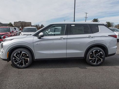 New 2025 Mitsubishi Outlander 4WD Plug-In Hybrid image 2
