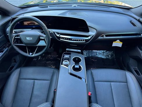 Used 2024 Cadillac Lyriq Luxury AWD/4WD image 17