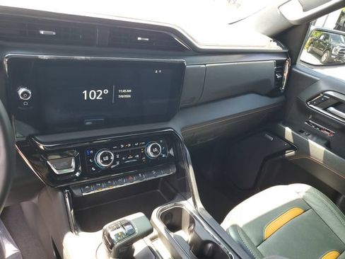 Used 2023 GMC Sierra 1500 AT4 w/ AT4 Premium Package AWD/4WD image 27
