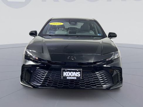 Used 2025 Toyota Camry SE w/ Convenience Package FWD image 4