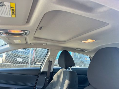 Used 2025 Hyundai Elantra SEL image 30