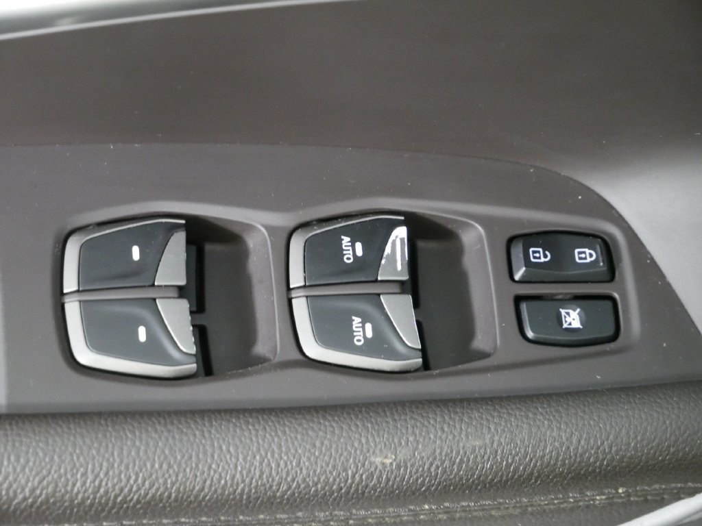 Used 2018 Hyundai Santa Fe Limited AWD/4WD image 21