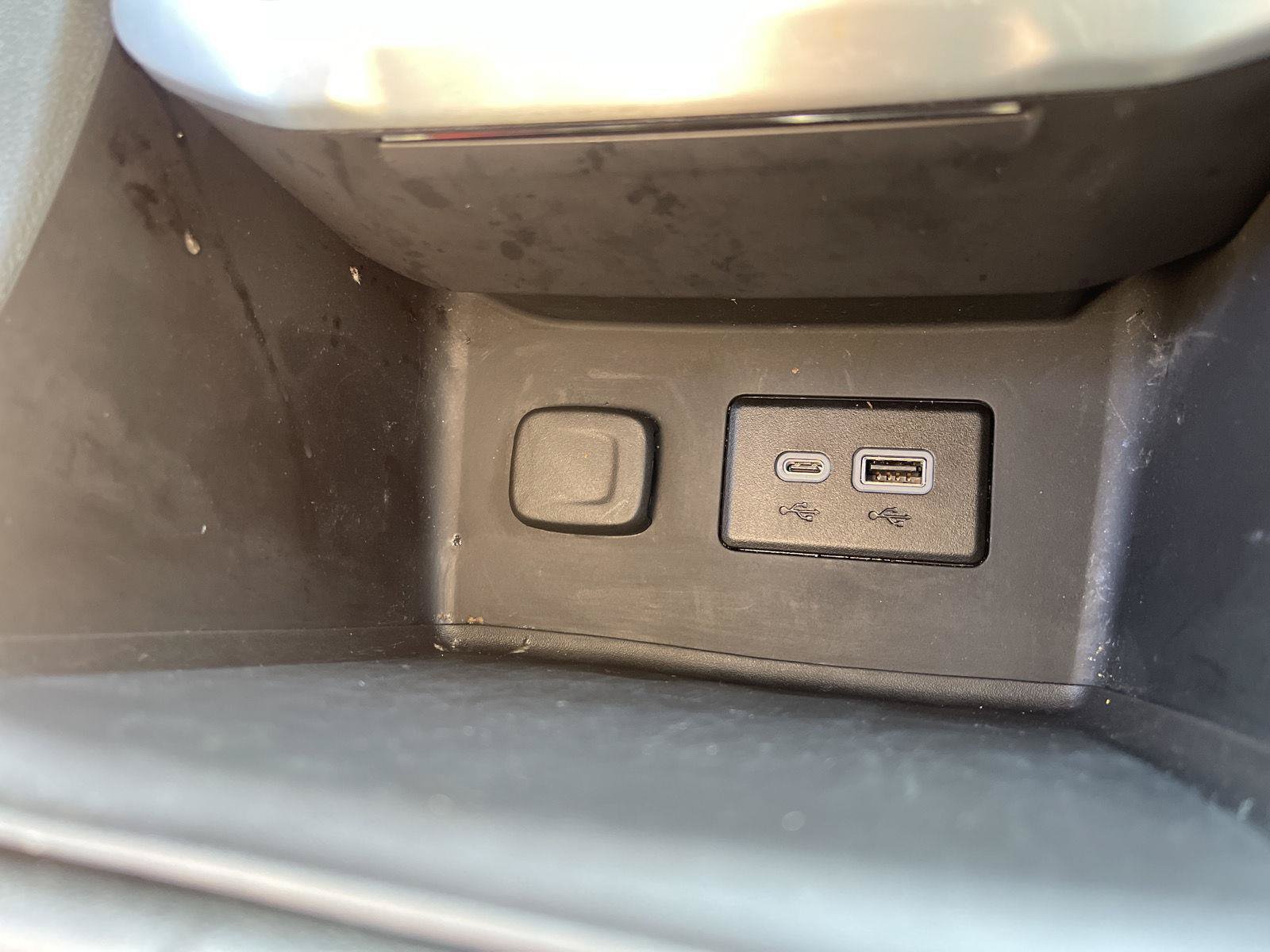 Used 2023 GMC Acadia SLE w/ Driver Convenience Package FWD image 28