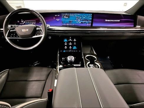 Used 2025 Cadillac Escalade ESV Premium Luxury AWD/4WD image 19