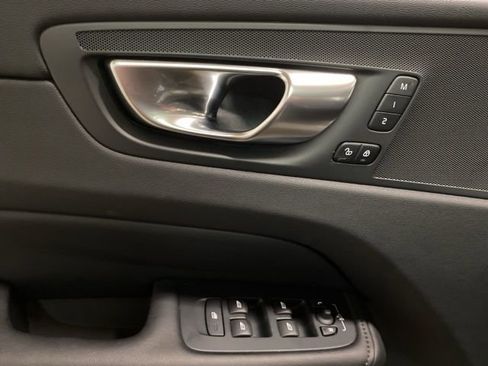 Used 2025 Volvo XC60 B5 Core image 34