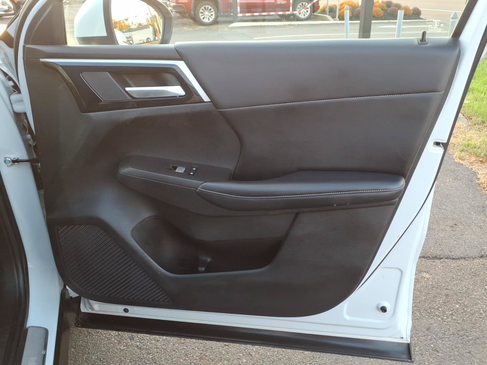 Used 2023 Mitsubishi Outlander SE AWD/4WD image 28