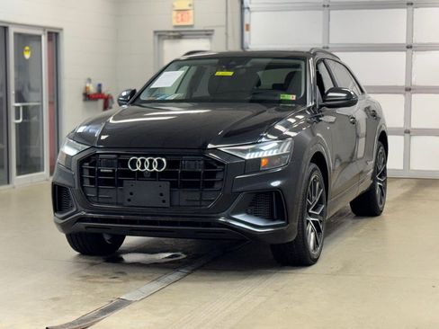 Used 2019 Audi Q8 Prestige w/ Luxury Package image 3