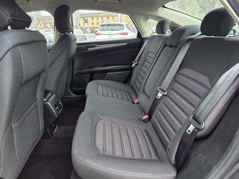 Used 2019 Ford Fusion SE image 16