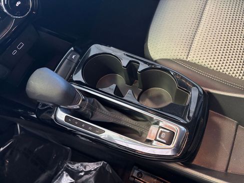 Used 2025 Chevrolet Trax LT image 40