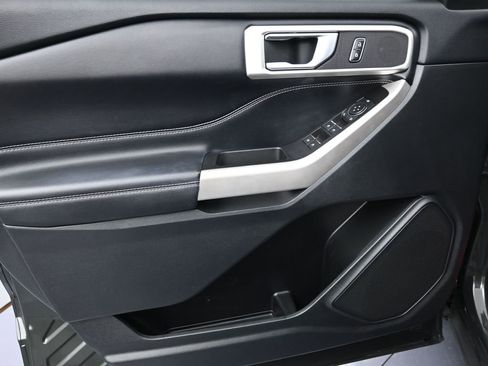 Used 2022 Ford Explorer XLT w/ Equipment Group 202A image 10