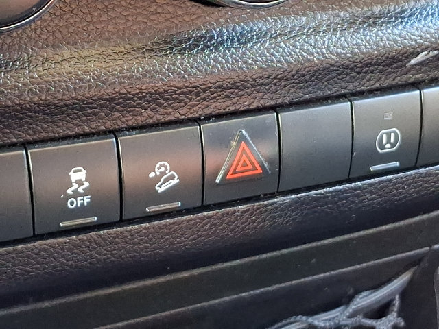 Used 2015 Jeep Wrangler Unlimited Sahara w/ Connectivity Group AWD/4WD image 16