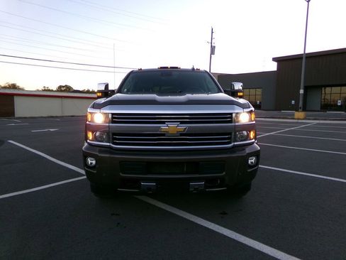 Used 2015 Chevrolet Silverado 2500 High Country w/ Duramax Plus Package image 10