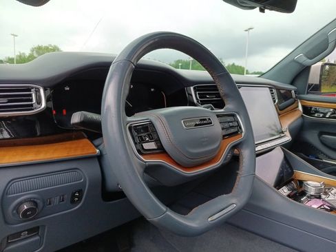 Used 2022 Jeep Grand Wagoneer Series II w/ Premium Group II AWD/4WD image 8