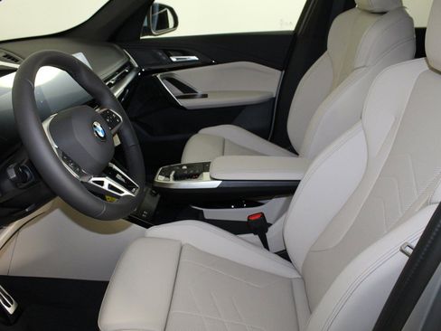 Used 2025 BMW X1 xDrive28i w/ Technology Package image 5