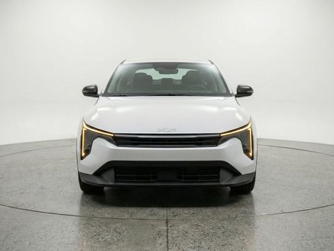 Used 2025 Kia K4 FWD image 2