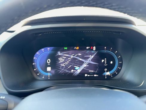 Used 2023 Volvo XC40 B4 Plus image 17