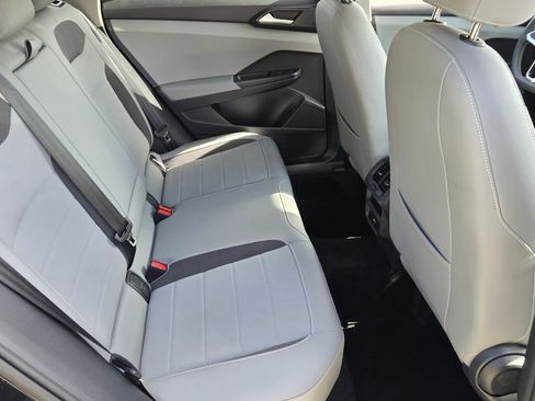 Certified 2022 Volkswagen Taos SE w/ IQ.Drive SE Package FWD image 17