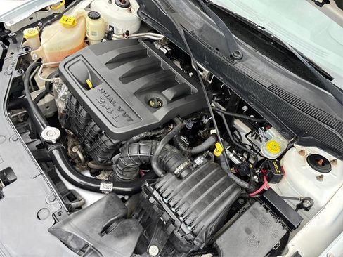 Used 2010 Dodge Avenger SXT FWD image 23