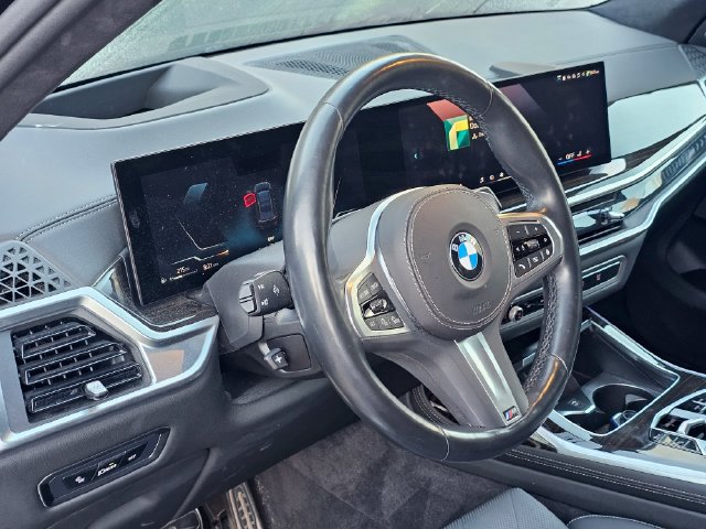 Used 2024 BMW X7 xDrive40i w/ M Sport Package AWD/4WD image 4