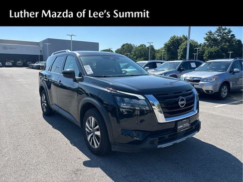 Used 2025 Nissan Pathfinder SL AWD/4WD image 1