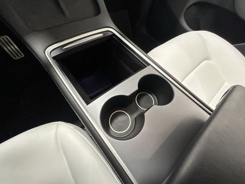 Used 2024 Tesla Model Y Performance image 21