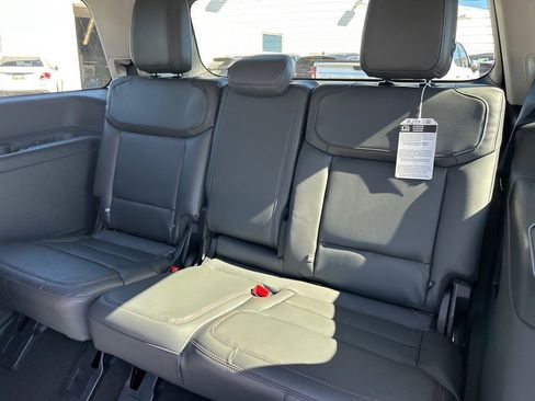 New 2025 Ford Expedition Active image 6