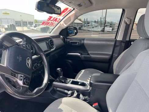 Used 2019 Toyota Tacoma SR5 AWD/4WD image 9