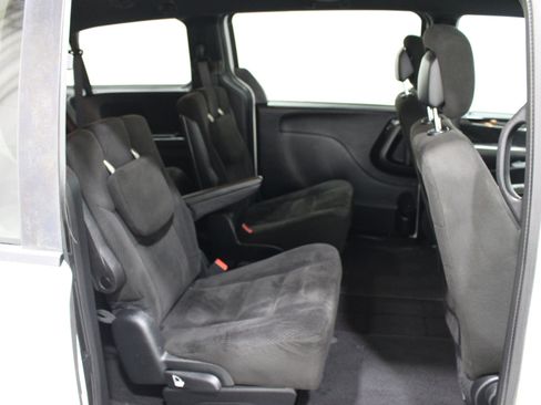 Used 2017 Dodge Grand Caravan SE FWD image 21