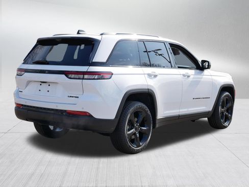 Used 2023 Jeep Grand Cherokee Limited w/ Luxury Tech Group II image 7