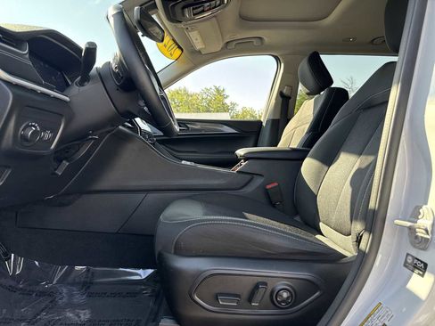 Used 2022 Jeep Grand Cherokee L Laredo w/ Luxury Tech Group I image 18