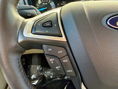 Used 2016 Ford Fusion SE w/ Equipment Group 202A image 23